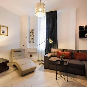 Apartament Amazing Location & Elegant Apt - Old Town, Bucureşti