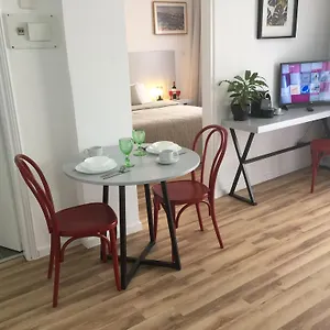 verificați disponibilitatea
