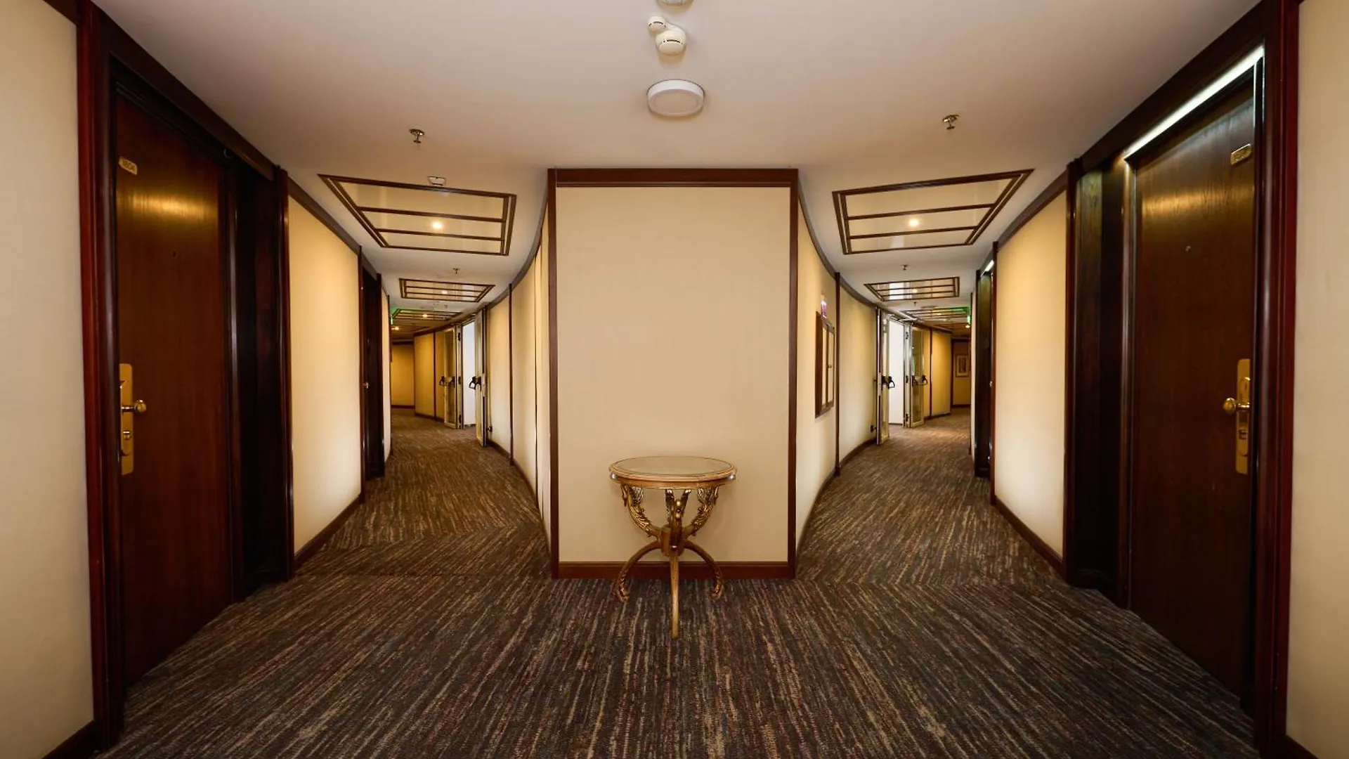 Grand Hotel 布加勒斯特 5*,